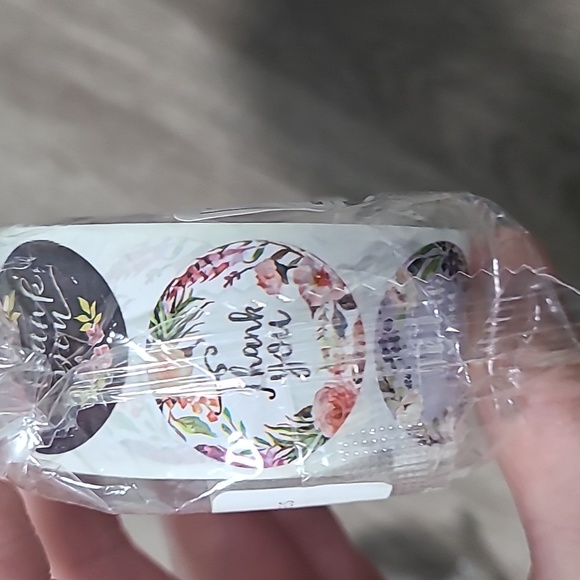 2 sticker rolls new in package 500 stickers each roll- 1000 stickers - Picture 3 of 4